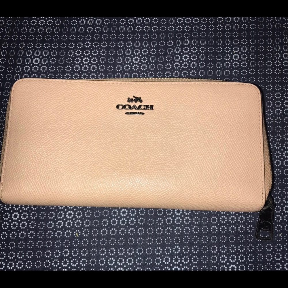 Peach Coach Wallet Barely Used